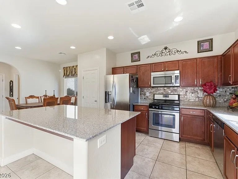 32 Lily Grove Rd — Photo 8