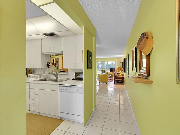 4th image of 3003 Portofino Isle #E2