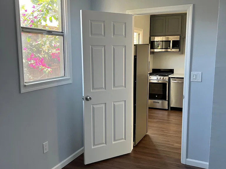 733 Daisy Ave #7 — Photo 16