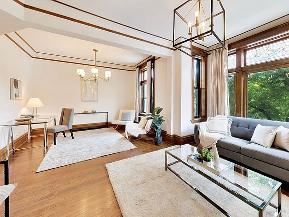 2nd image of 4004 N Clarendon Ave #2