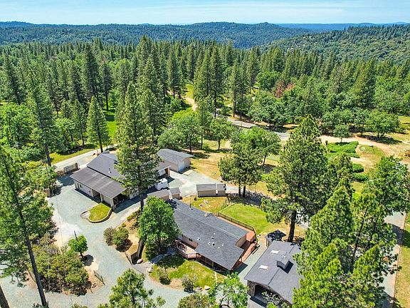2nd image of 7780 Bear Ln