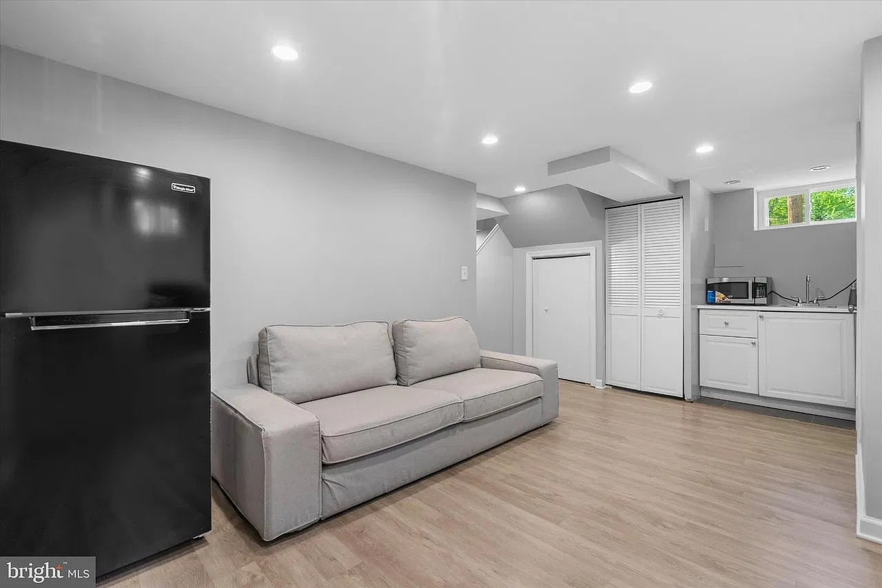 5 bed, 2100 sqft, $800 — Photo 3