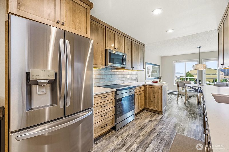 5th image of 1800 Skyline Way #306