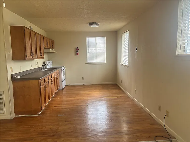 1201 Gillette St #4 — Photo 5