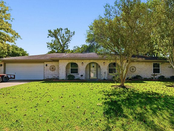 2nd image of 4014 Pin Oak Dr