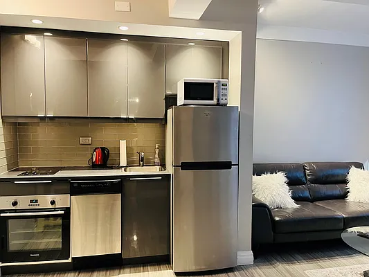 Sold by Manhattan Management Group | media 4