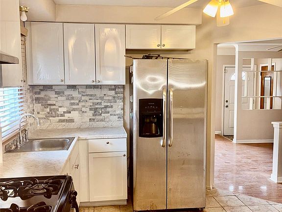 2nd image of 29468 Avondale St