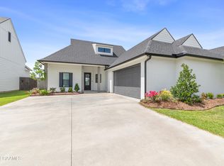 404 Sandy Bay Dr, Broussard, LA 70518