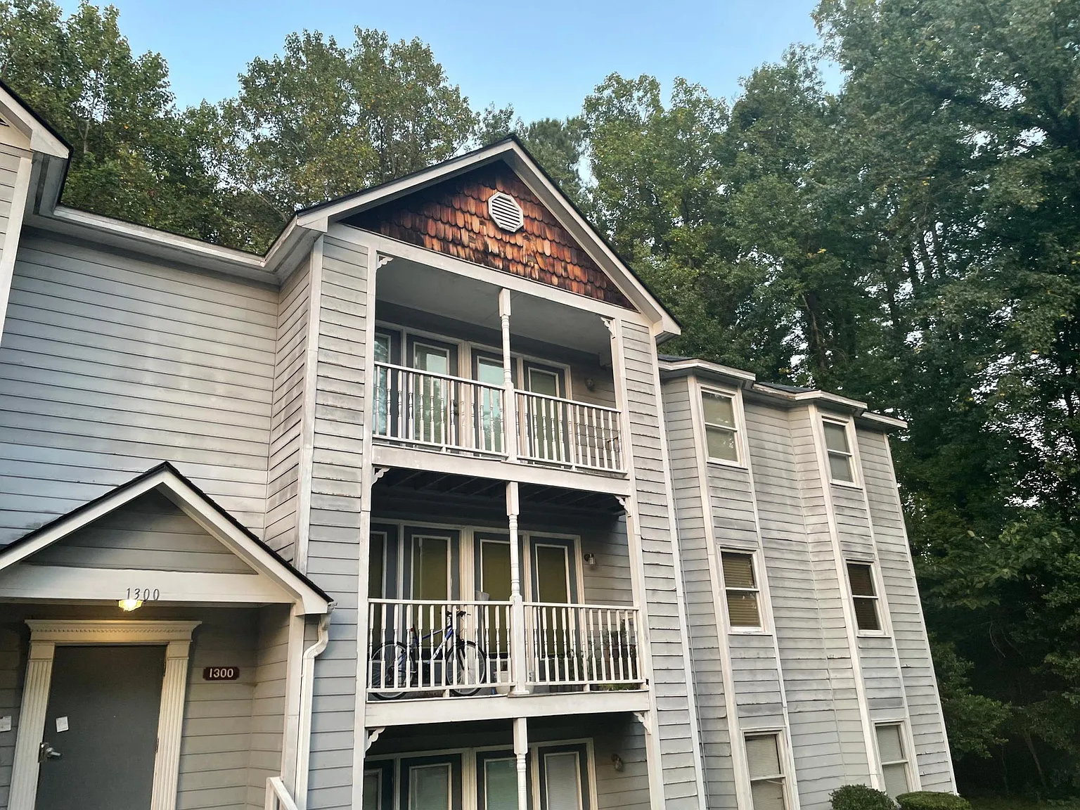 2 bed, 890 sqft, $1,400 — Photo 1
