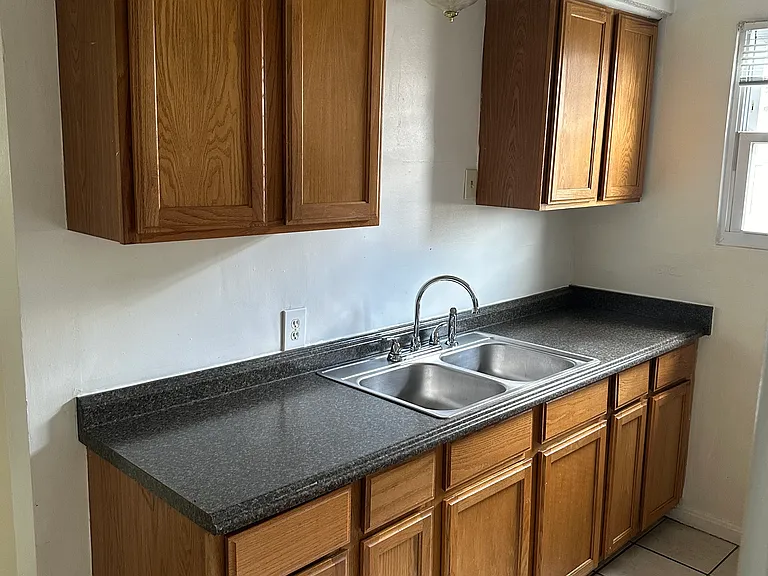2911 Euclid Ave #4 — Photo 6
