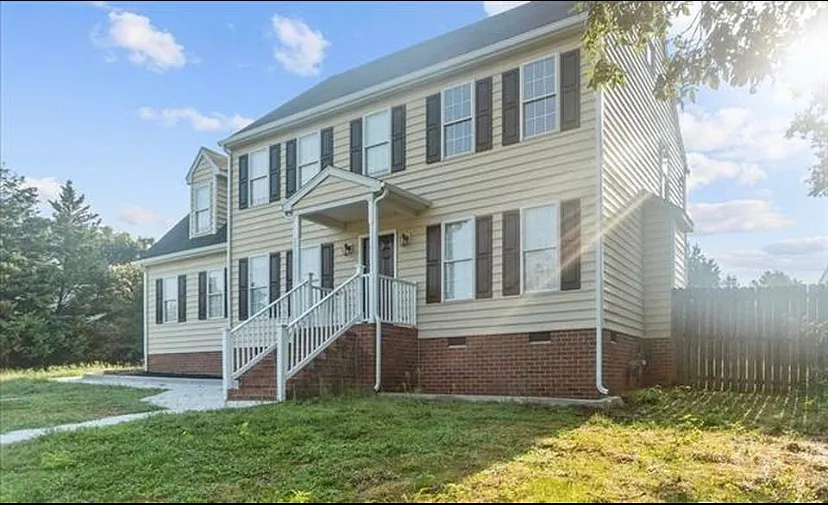 5 bed, 3.5 bath, 2394 sqft, $3,400 — Photo 2
