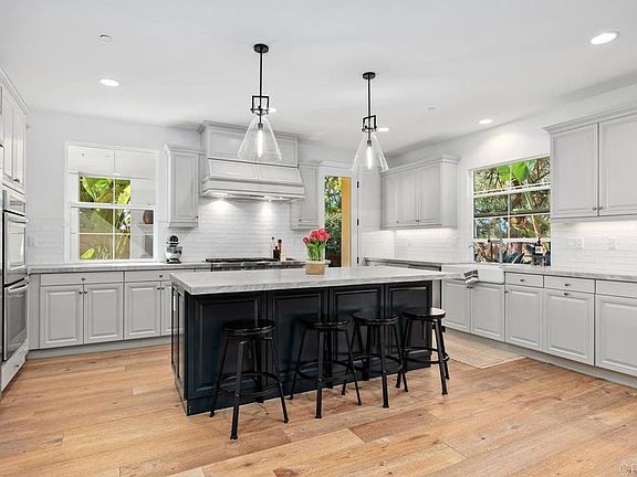 4th image of 1010 Scarlet Way