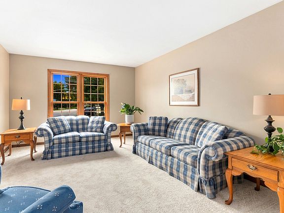 4th image of 1225 Willowcrest Ct