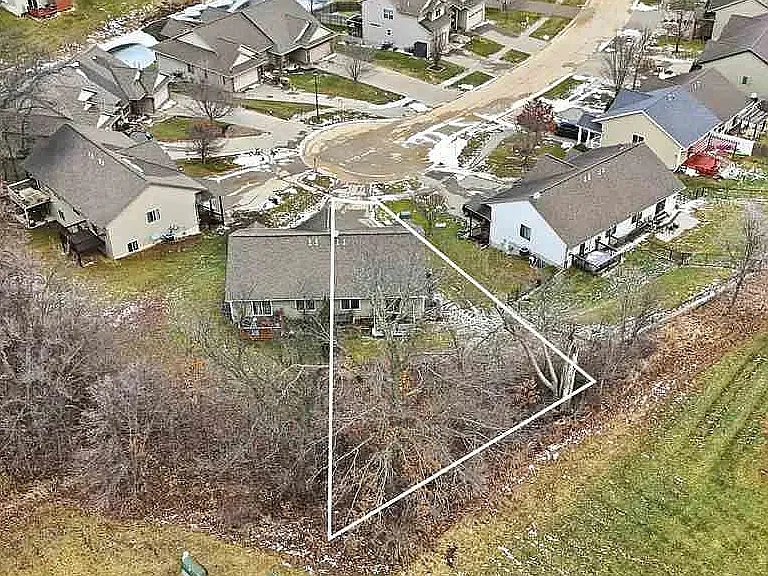 295 Hickory Ct — Photo 32