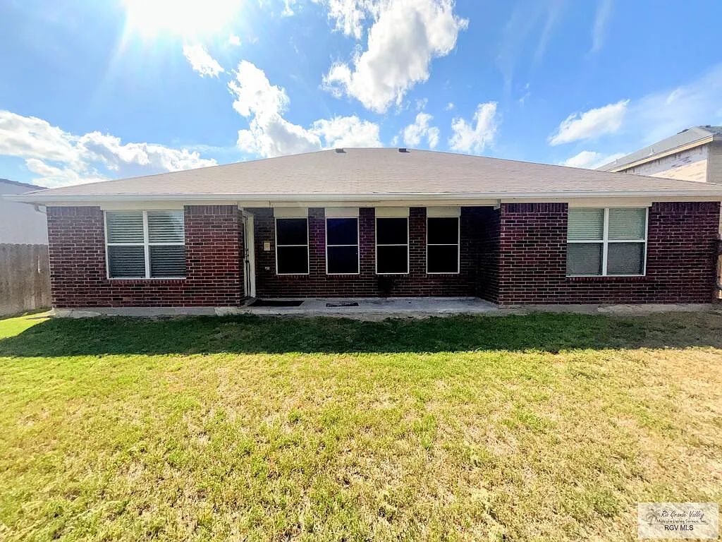 3 bed, 2.0 bath, 2134 sqft, $2,600 — Photo 4
