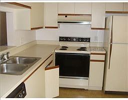 2nd image of 2431 Bayshore Gardens Pkwy APT 23