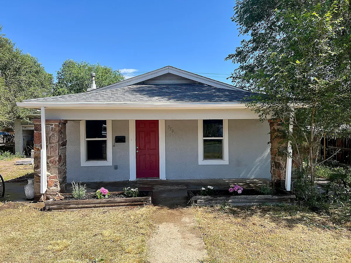 3 bed, 750 sqft, $2,300 — Photo 1