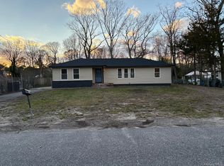 10 Dourland Road, Medford, NY 11763