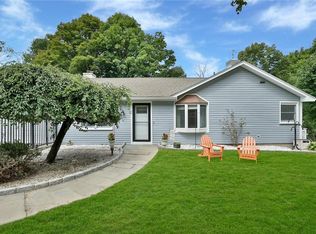 779 Warren Ave, Thornwood, NY 10594