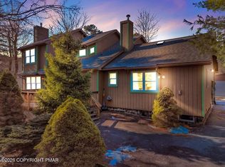 380 Clearview Dr, Long Pond, PA 18334