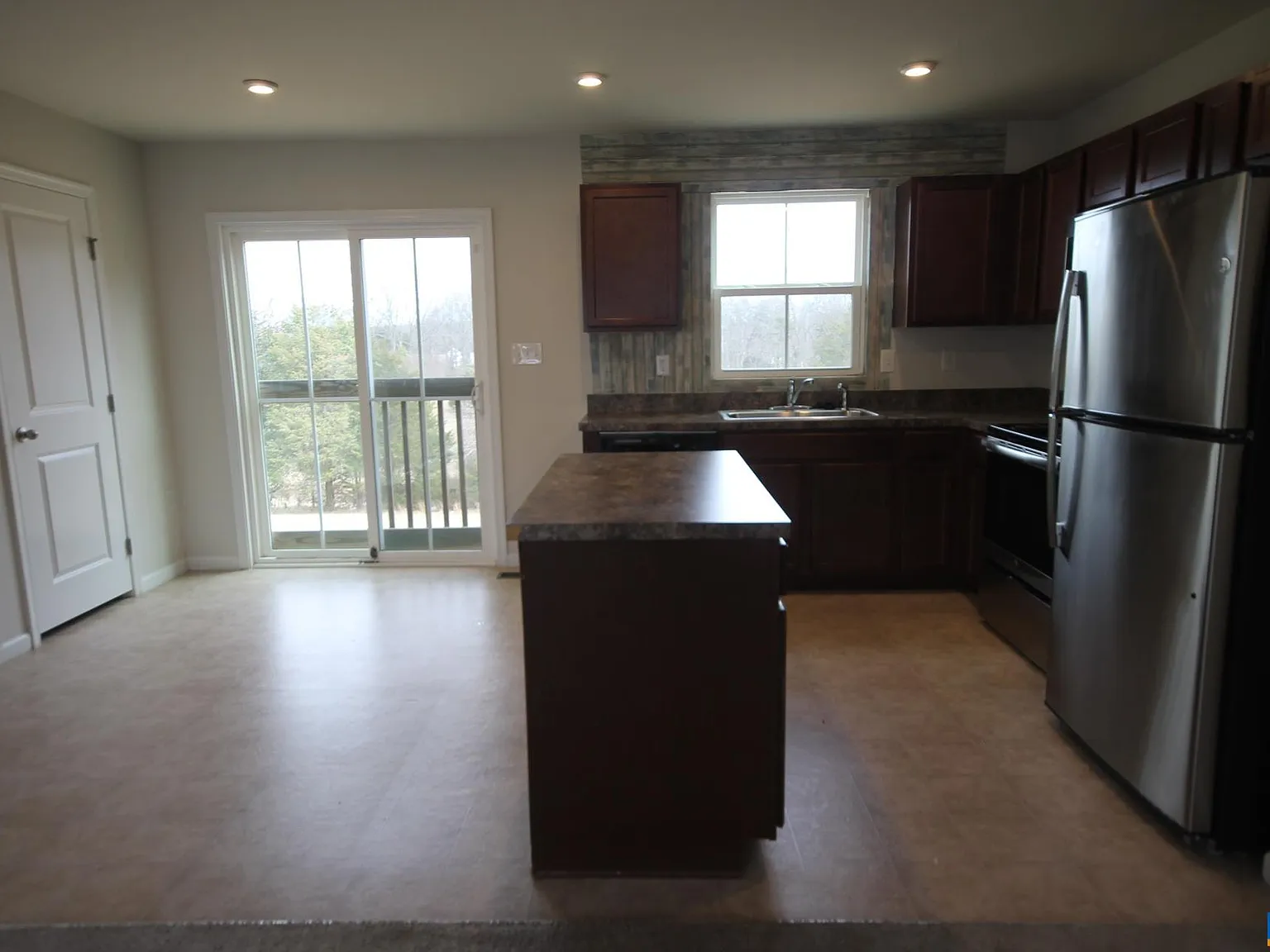 3 bed, 4.0 bath, 2480 sqft, $2,350 — Photo 4