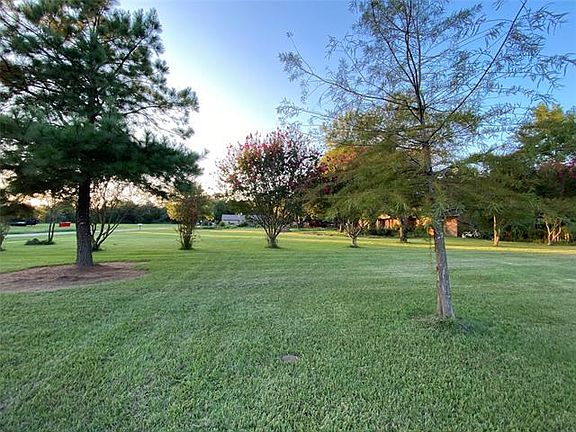 3rd image of 575 Pecan Trl