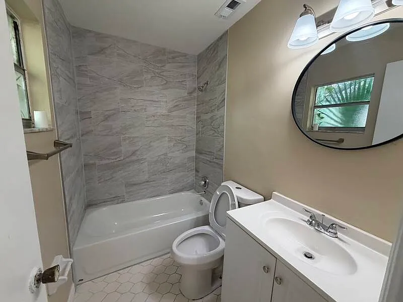 2 bed, 1.0 bath, $1,490 — Photo 4
