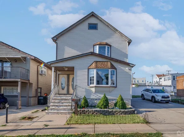 52 Sharot St, Carteret, NJ 07008