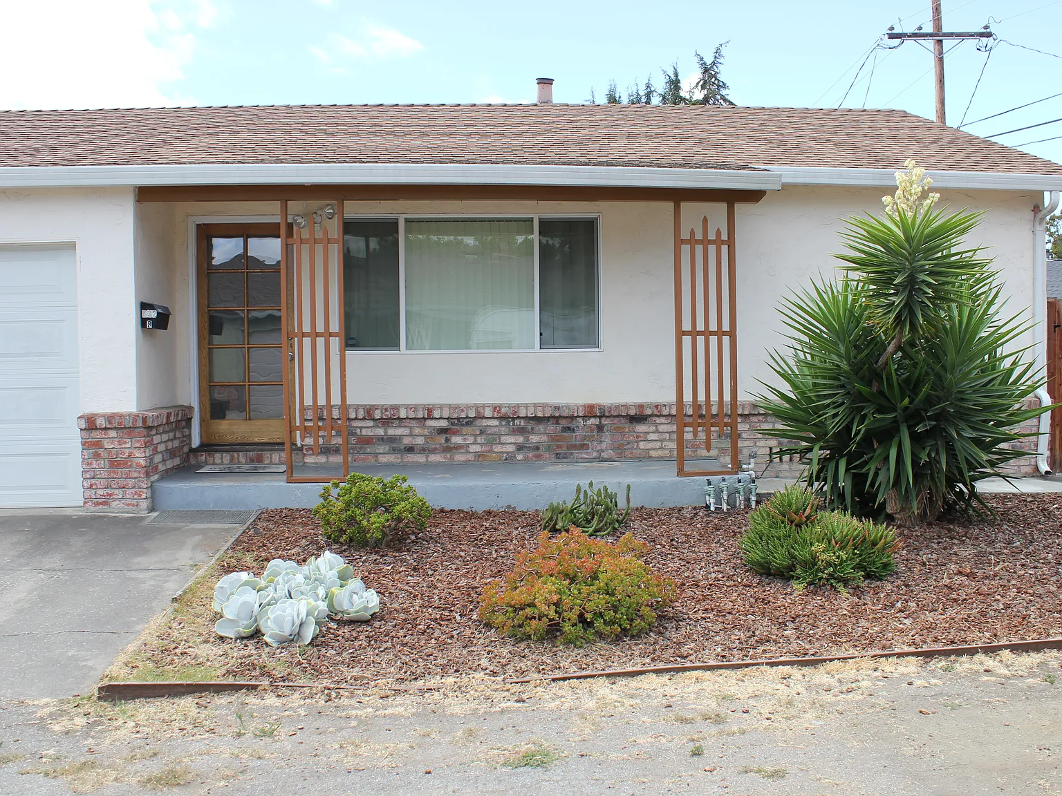 2 bed, 820 sqft, $3,600 — Photo 2