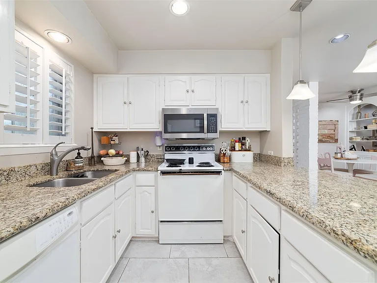 869 Wax Myrtle Ln #A — Photo 15