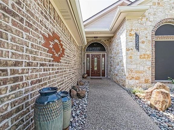 2nd image of 3001 Pueblo Dr