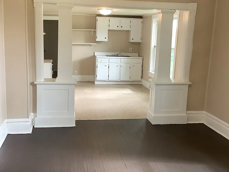 1921 W Malone Ave — Photo 2