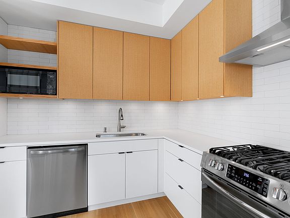 4th image of 292 New York Ave #2