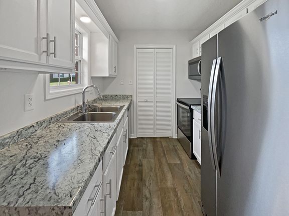 5th image of 182 Monarch Ln