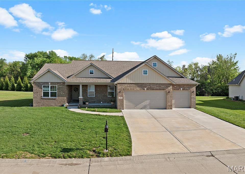 1st image of 261 Emerald Way W
