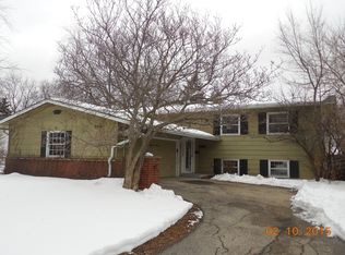 5713 Westview Ln, Lisle, IL 60532