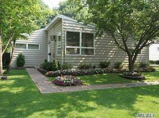 17 W 22nd St, Huntington Station, NY 11746