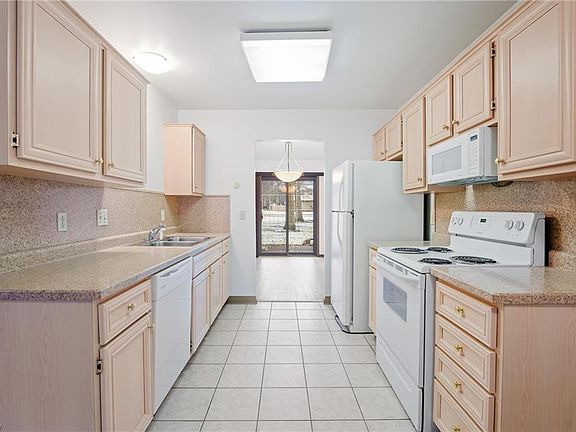 4th image of 6691 Lockwood Blvd #1