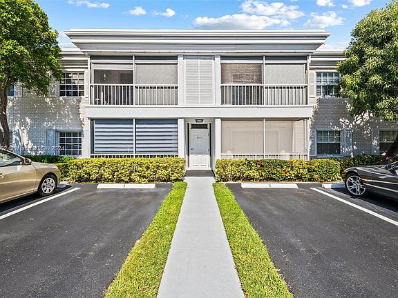 3rd image of 6347 Bay Club Dr APT 1