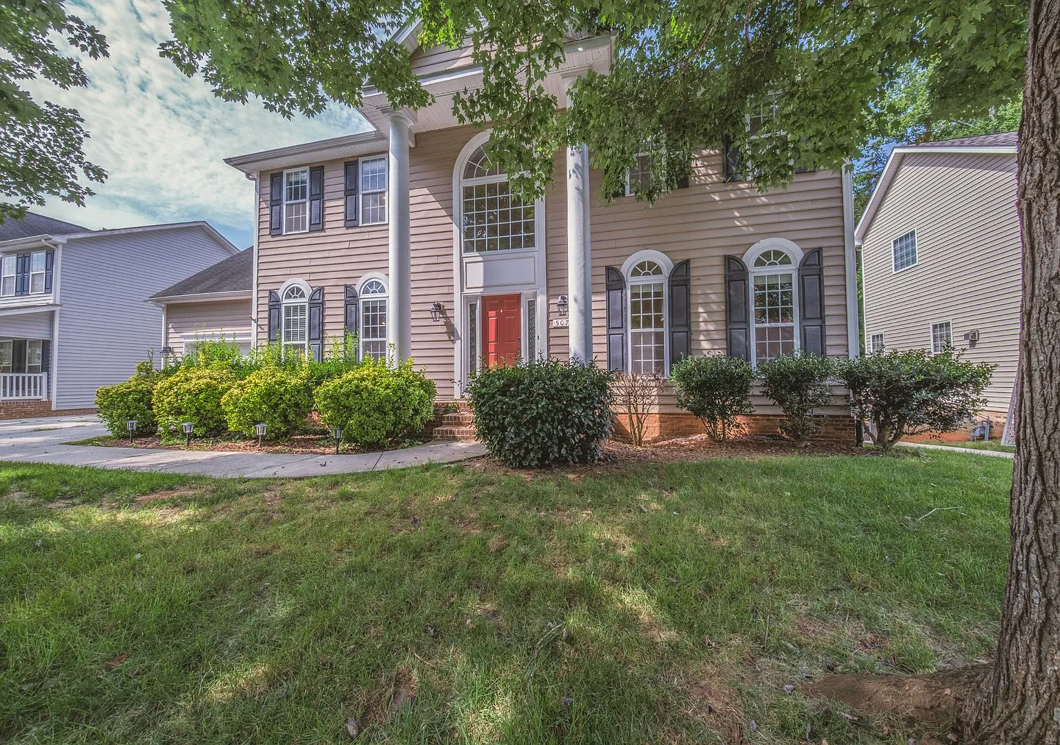 Spacious 4BR/4BA Home with Bonus Room & Flexible 5th Bedroom Option — Photo 3