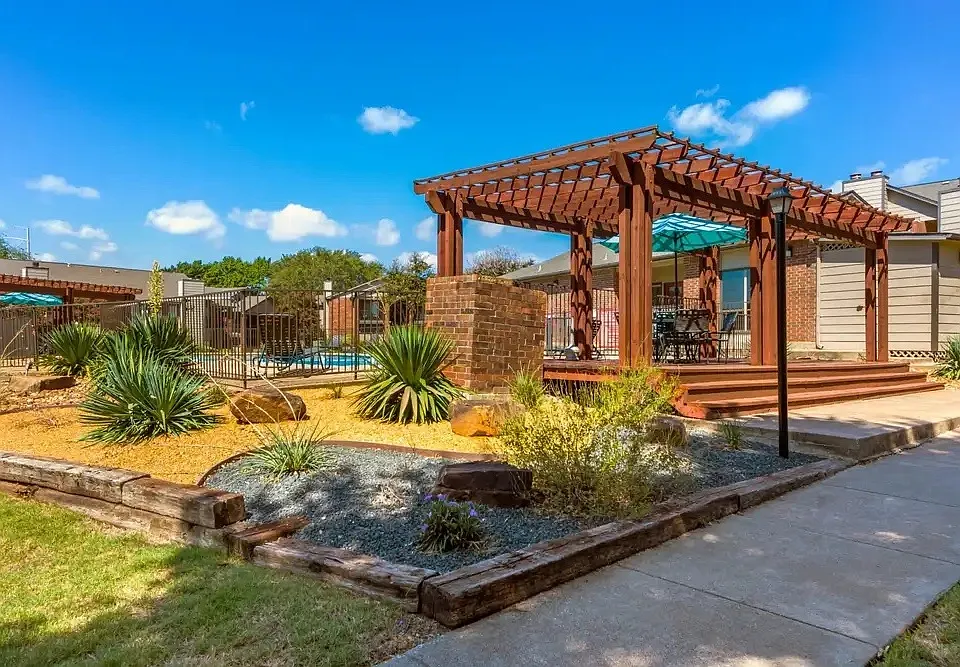 Valley Creek Apartments