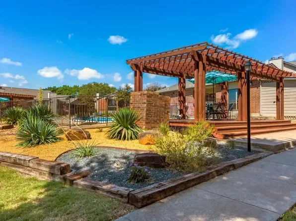 Valley Creek Apartments