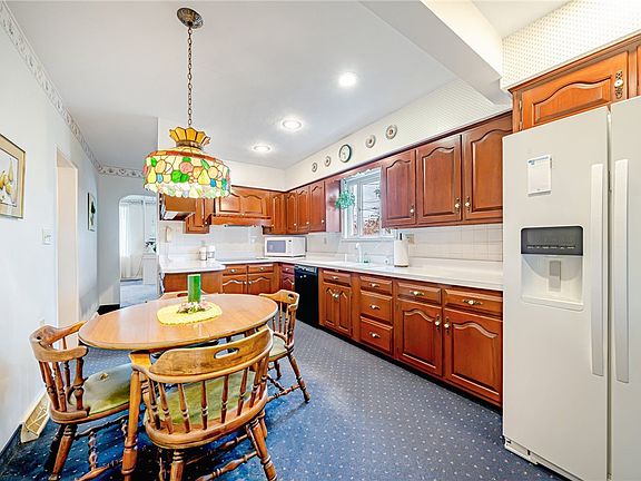 3rd image of 2304 Watkins Ave
