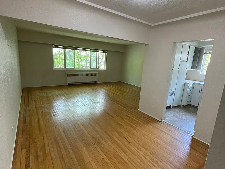 1926 Balsam St #302 — Photo 7