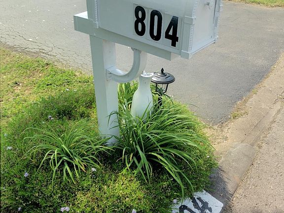 4th image of 804 Southwoods Dr