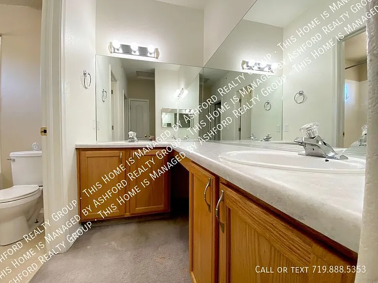 1450 Courtyard Hts — Photo 11