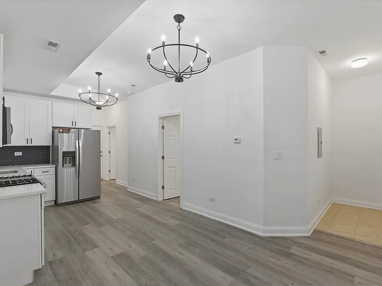 4521 S Hermitage Ave #1R — Photo 3