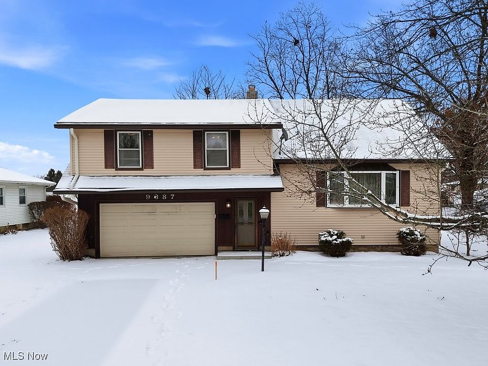 1st image of 9387 Hyde Park Dr