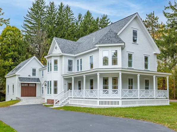 42 Park St, Pepperell, MA 01463