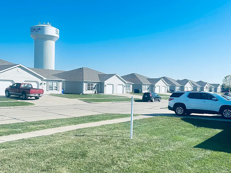 1201 Deseret Dr — Photo 3